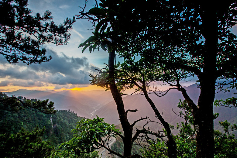 1555582867278127IjtY.jpg 211.王小紅-東亞山莊風(fēng)景_副本.jpg